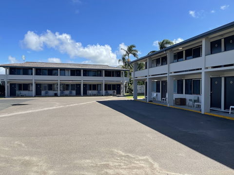 Queens Beach Motor Hotel - Accommodation Cairns 2