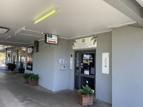 Queens Beach Motor Hotel - Accommodation Cairns 4