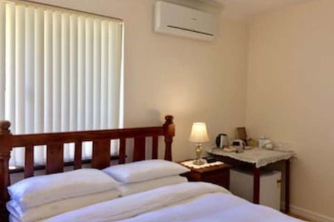 The Royal Dolphin B&B In Safety Bay - Accommodation Cairns 0