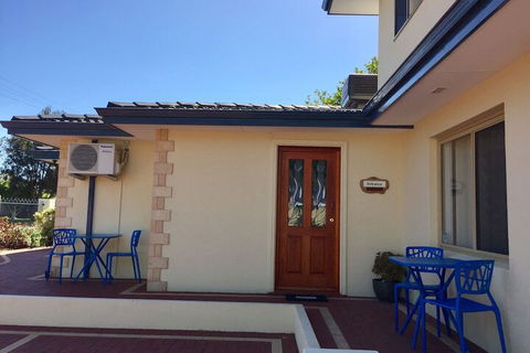 The Royal Dolphin B&B In Safety Bay - Accommodation Cairns 1