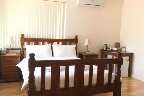 The Royal Dolphin B&B In Safety Bay - Accommodation Cairns 6