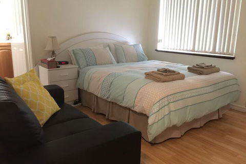 The Royal Dolphin B&B In Safety Bay - Accommodation Cairns 5