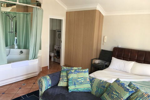 Broadbeach Studios - Accommodation Cairns 7