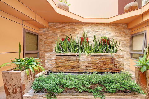 Best Western Plus Camperdown Suites - Accommodation Cairns 1
