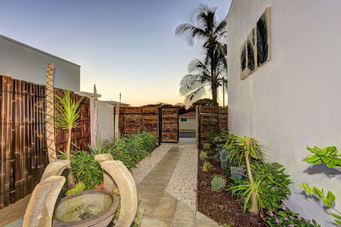 ZEN Beach Retreat - Accommodation Cairns 0