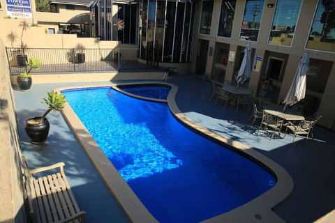 Twin Towers Inn - Accommodation Cairns 3