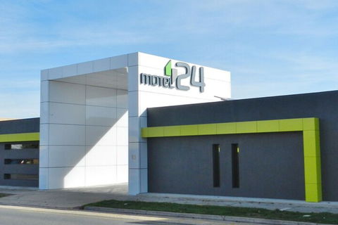 Motel 24 - Accommodation Cairns 2