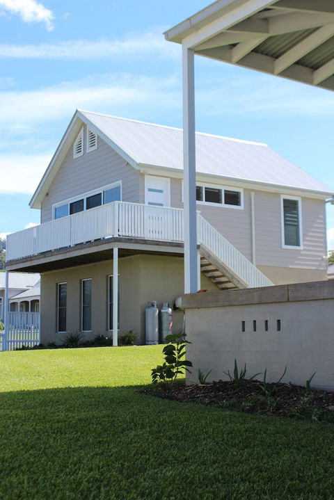 Red Waratah - Accommodation Cairns 3