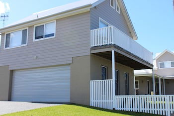 Red Waratah - Accommodation Cairns 4