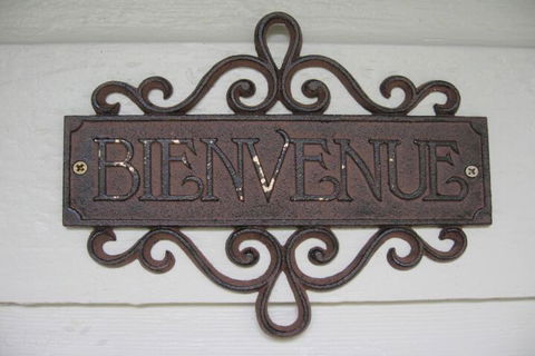 Bienvenue - Accommodation Cairns 1