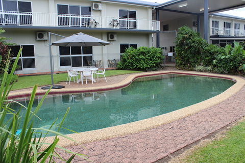 Barrier Reef Motel - Accommodation Cairns 1