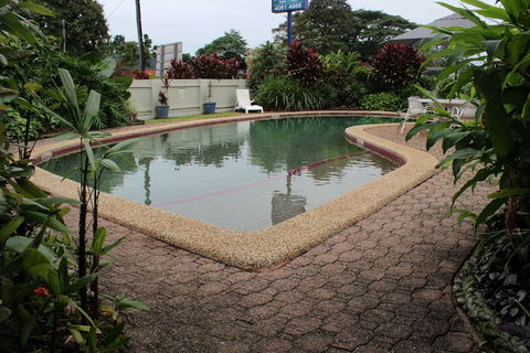 Barrier Reef Motel - Accommodation Cairns 0