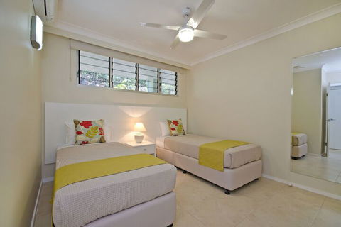 Beach Front Lagoon Lodge Apartments - Accommodation Cairns 4