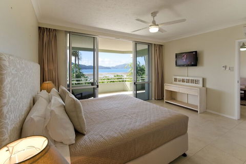 Beach Front Lagoon Lodge Apartments - Accommodation Cairns 3
