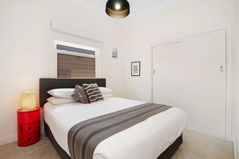 Newcastle Executive Homes - Cooks Hill Cottage - Accommodation Cairns 3