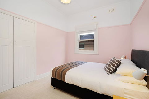 Newcastle Executive Homes - Cooks Hill Cottage - Accommodation Cairns 2