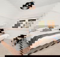 Newcastle Executive Homes - Cooks Hill Cottage - Accommodation Cairns