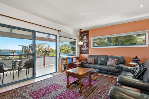 Black Dolphin Beach Penthouse - Accommodation Cairns 4