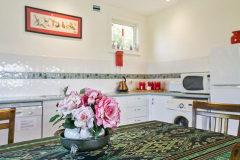 Black Dolphin Beach Penthouse - Accommodation Cairns 1