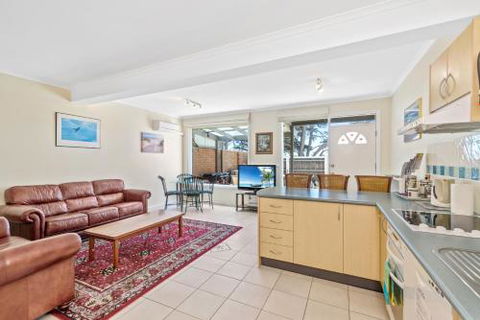 Black Dolphin Waterfront Apartment - Accommodation Cairns 1