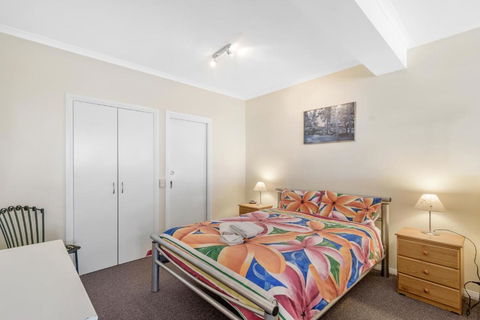 Black Dolphin Waterfront Apartment - Accommodation Cairns 5