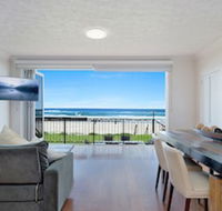 Beachfront Palm Beach Townhouse - Accommodation Cairns