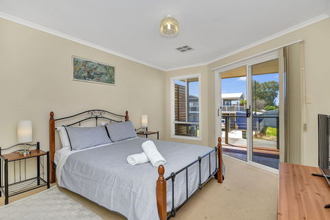 Green Reef Beach House - Accommodation Cairns 1