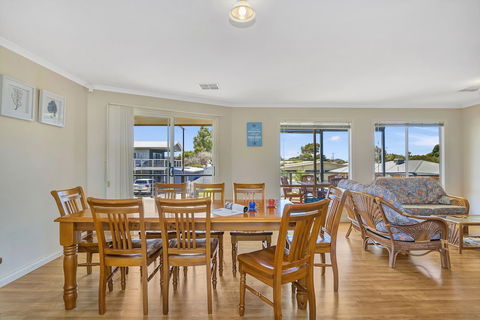 Green Reef Beach House - Accommodation Cairns 5