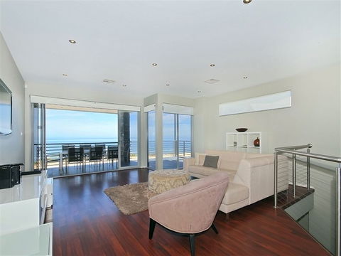 Ocean 180A - Accommodation Cairns 2