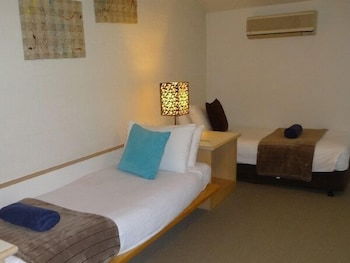 Ironbark - Deluxe Family Townhouse - Accommodation Cairns 3