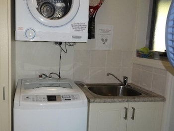 Ironbark - Deluxe Family Townhouse - Accommodation Cairns 6