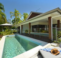 17 Cascade Luxury House on Fairway - Accommodation Cairns