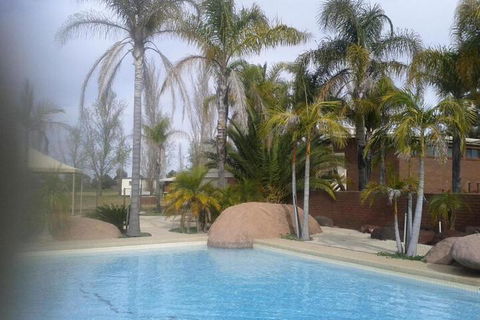 Hilltop Resort - Accommodation Cairns 7