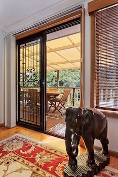 Leura Bungalow - Accommodation Cairns 0