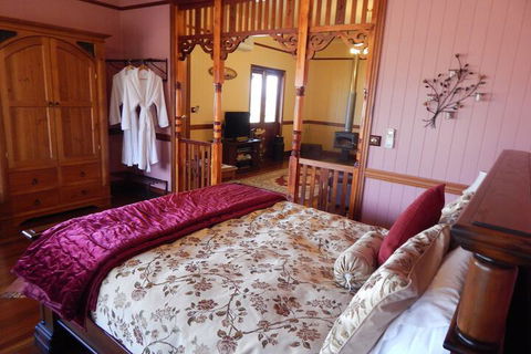 R On The Downs BnB & Spa Cottages - Accommodation Cairns 4