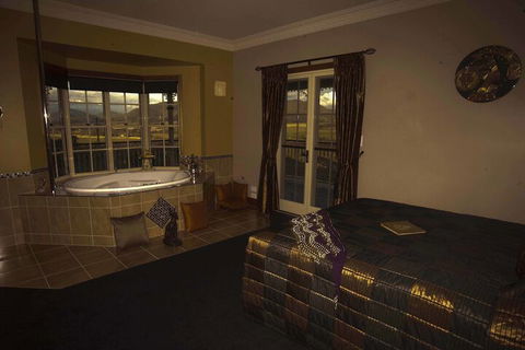R On The Downs BnB & Spa Cottages - Accommodation Cairns 7
