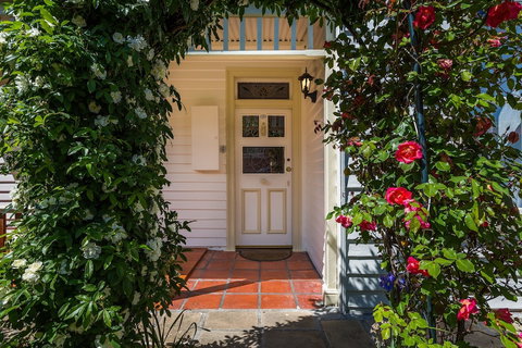 Rosehaven Cottage - Accommodation Cairns 0