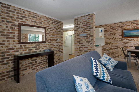 Bay Parklands Unit 44 / 2 Gowrie Avenue - Accommodation Cairns 0