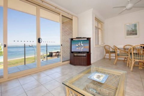 2 Bedroom Apartment Little Hut Unit 3 20 Kurrawa Close - Accommodation Cairns 0