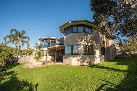 Tura Beach House On Pacific Way - Accommodation Cairns 4