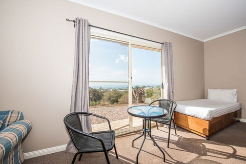 Hilltop Haven - Accommodation Cairns 4