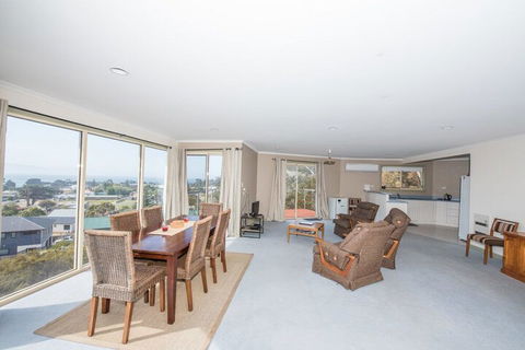Hilltop Haven - Accommodation Cairns 1