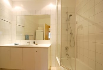 Mark II 2 West - Accommodation Cairns 4