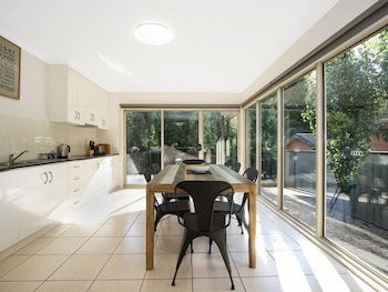 Bright Delight - Modern Luxury - Accommodation Cairns 2