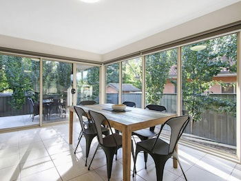 Bright Delight - Modern Luxury - Accommodation Cairns 4