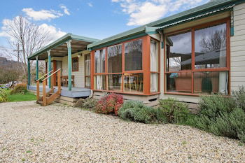 R & R In Bright - Short Walk To Town - Accommodation Cairns 0