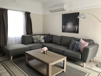 Belle Of Bright And Studio - Accommodation Cairns 0