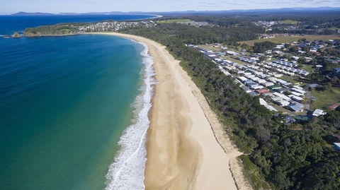 Beachfront Hallidays Point - Accommodation Cairns 2