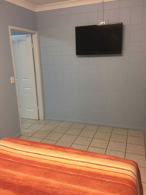 Westside Tavern And Motel - Accommodation Cairns 1
