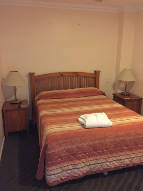 Westside Tavern And Motel - Accommodation Cairns 2